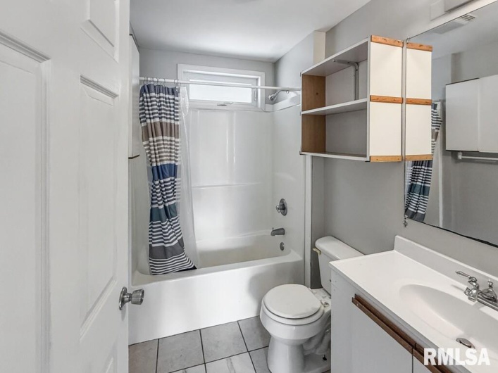 319/321 COLLEGE Street, Carbondale, Illinois 62901, 0 , 0 ,0,Residential Income,For Sale,COLLEGE,0,RMAPA1263586