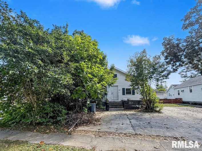 319/321 COLLEGE Street, Carbondale, Illinois 62901, 0 , 0 ,0,Residential Income,For Sale,COLLEGE,0,RMAPA1263586