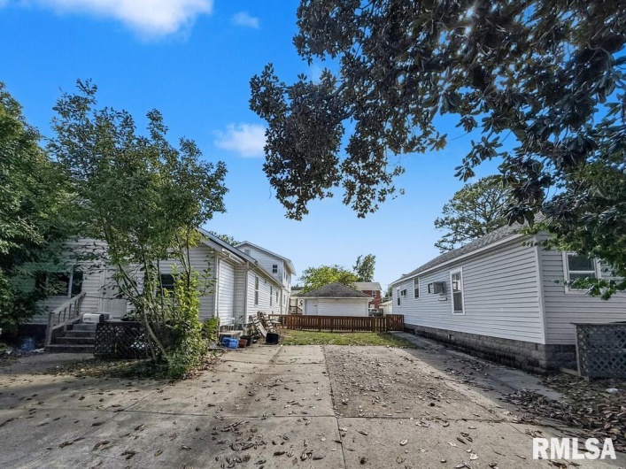 319/321 COLLEGE Street, Carbondale, Illinois 62901, 0 , 0 ,0,Residential Income,For Sale,COLLEGE,0,RMAPA1263586