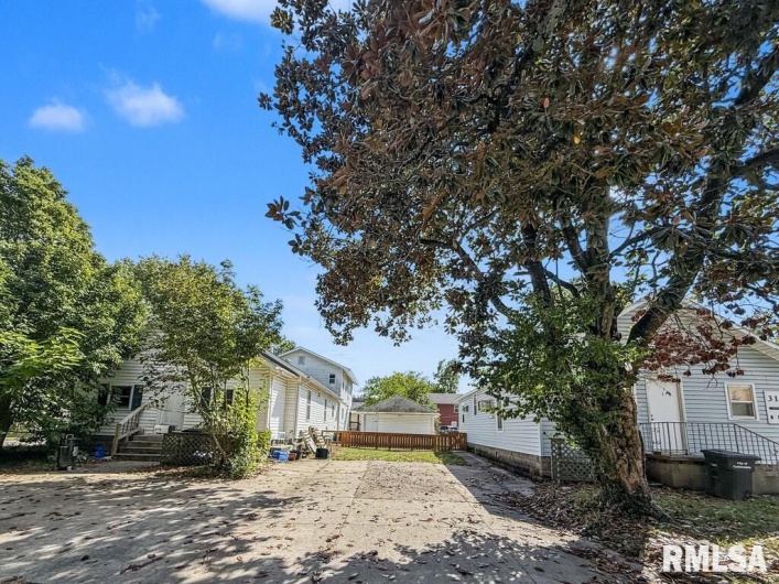 319/321 COLLEGE Street, Carbondale, Illinois 62901, 0 , 0 ,0,Residential Income,For Sale,COLLEGE,0,RMAPA1263586