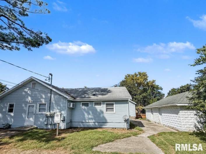 319/321 COLLEGE Street, Carbondale, Illinois 62901, 0 , 0 ,0,Residential Income,For Sale,COLLEGE,0,RMAPA1263586