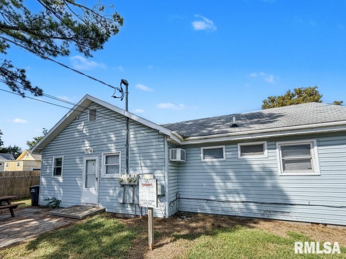 319/321 COLLEGE Street, Carbondale, Illinois 62901, 0 , 0 ,0,Residential Income,For Sale,COLLEGE,0,RMAPA1263586