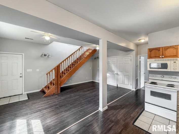 319/321 COLLEGE Street, Carbondale, Illinois 62901, 0 , 0 ,0,Residential Income,For Sale,COLLEGE,0,RMAPA1263586