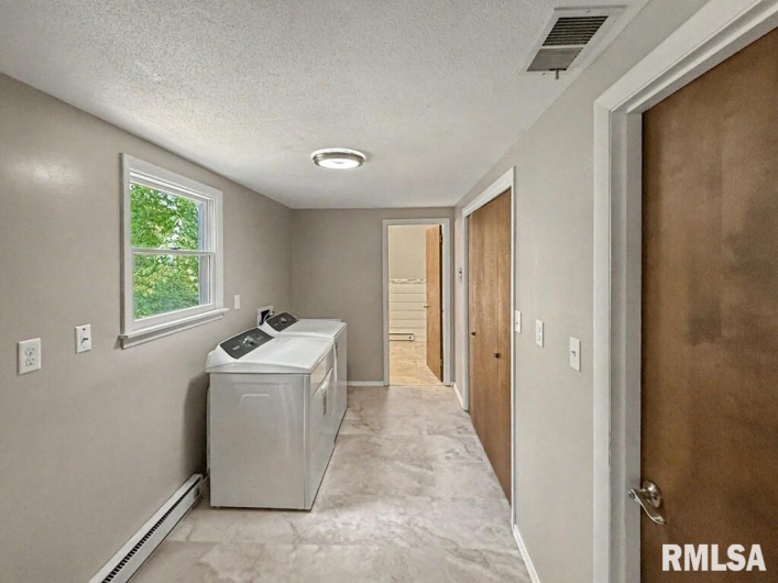 39 Butternut Hill Drive, Carbondale, Illinois 52903, 5 Bedrooms Bedrooms, 0 ,3 BathroomsBathrooms,Residential,For Sale,Butternut Hill,0,RMAPA1263580