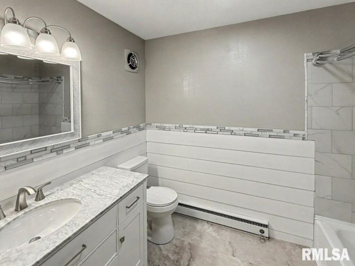 39 Butternut Hill Drive, Carbondale, Illinois 52903, 5 Bedrooms Bedrooms, 0 ,3 BathroomsBathrooms,Residential,For Sale,Butternut Hill,0,RMAPA1263580