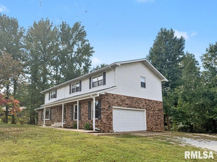 39 Butternut Hill Drive, Carbondale, Illinois 52903, 5 Bedrooms Bedrooms, 0 ,3 BathroomsBathrooms,Residential,For Sale,Butternut Hill,0,RMAPA1263580