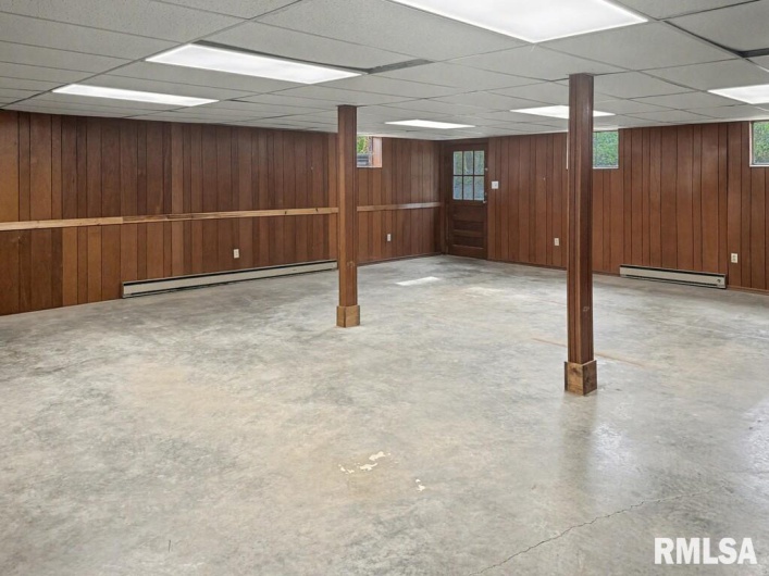 39 Butternut Hill Drive, Carbondale, Illinois 52903, 5 Bedrooms Bedrooms, 0 ,3 BathroomsBathrooms,Residential,For Sale,Butternut Hill,0,RMAPA1263580