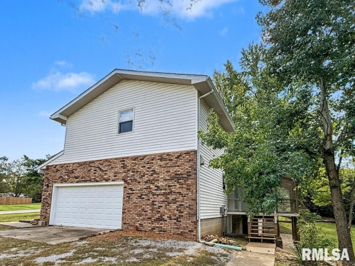 39 Butternut Hill Drive, Carbondale, Illinois 52903, 5 Bedrooms Bedrooms, 0 ,3 BathroomsBathrooms,Residential,For Sale,Butternut Hill,0,RMAPA1263580