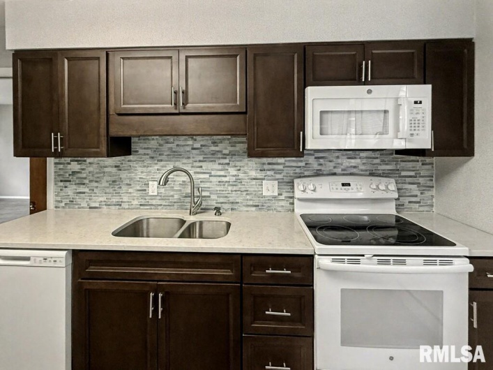 39 Butternut Hill Drive, Carbondale, Illinois 52903, 5 Bedrooms Bedrooms, 0 ,3 BathroomsBathrooms,Residential,For Sale,Butternut Hill,0,RMAPA1263580