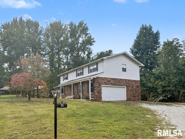 39 Butternut Hill Drive, Carbondale, Illinois 52903, 5 Bedrooms Bedrooms, 0 ,3 BathroomsBathrooms,Residential,For Sale,Butternut Hill,0,RMAPA1263580