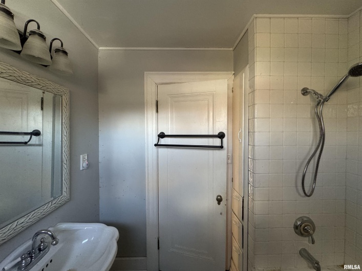 103 22ND Street, Murphysboro, Illinois 62966, 4 Bedrooms Bedrooms, 0 ,1 BathroomBathrooms,Residential,For Sale,22ND,0,RMAPA1263630