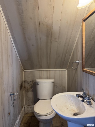 103 22ND Street, Murphysboro, Illinois 62966, 4 Bedrooms Bedrooms, 0 ,1 BathroomBathrooms,Residential,For Sale,22ND,0,RMAPA1263630