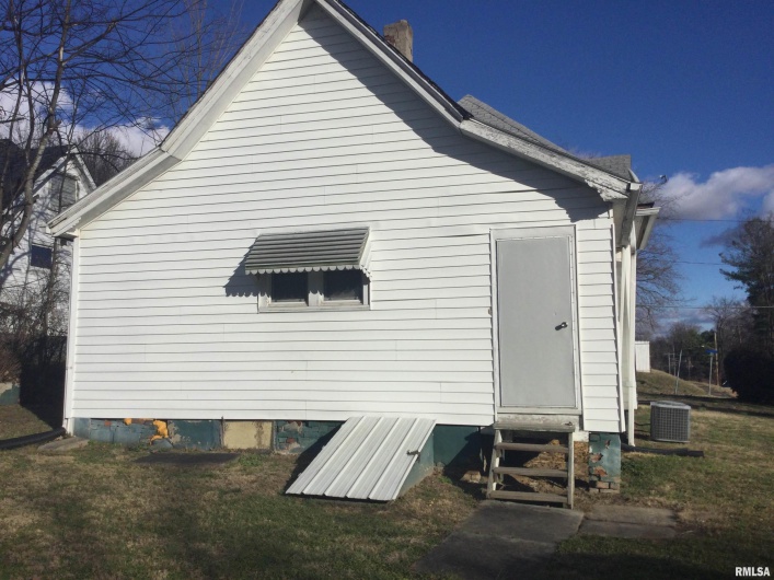 201 COURT Street, Anna, Illinois 62906, 2 Bedrooms Bedrooms, 0 ,1 BathroomBathrooms,Residential,For Sale,COURT,0,RMAPA1263701