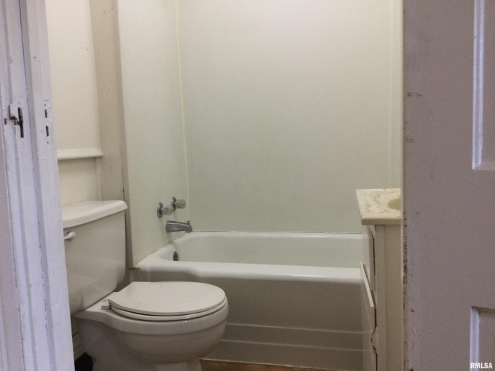 201 COURT Street, Anna, Illinois 62906, 2 Bedrooms Bedrooms, 0 ,1 BathroomBathrooms,Residential,For Sale,COURT,0,RMAPA1263701