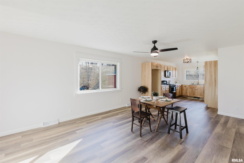 17666 Highway 37 Route, West Frankfort, Illinois 62896, 3 Bedrooms Bedrooms, 0 ,2 BathroomsBathrooms,Residential,For Sale,Highway 37,0,RMAPA1263704