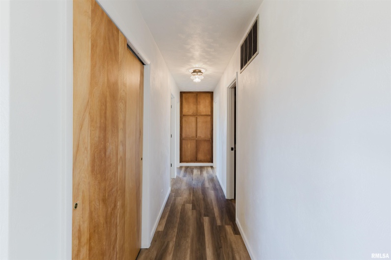 17666 Highway 37 Route, West Frankfort, Illinois 62896, 3 Bedrooms Bedrooms, 0 ,2 BathroomsBathrooms,Residential,For Sale,Highway 37,0,RMAPA1263704