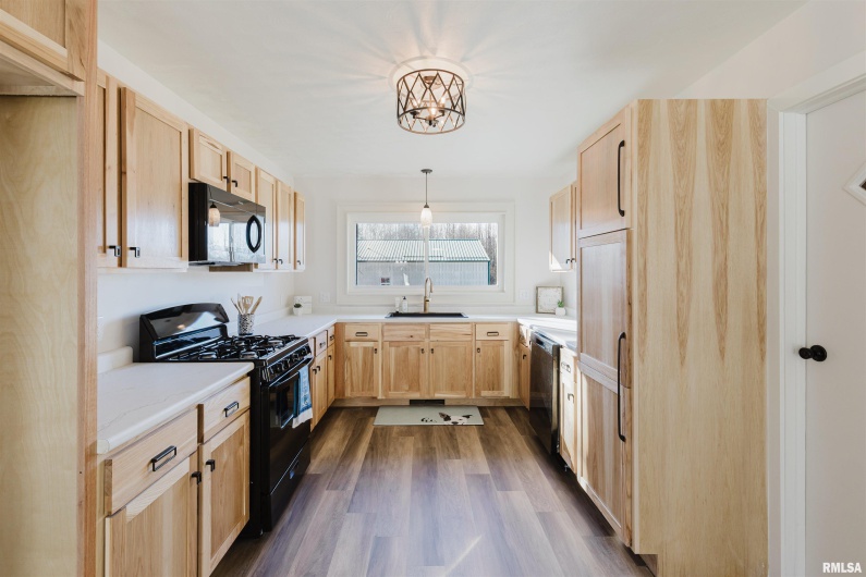 17666 Highway 37 Route, West Frankfort, Illinois 62896, 3 Bedrooms Bedrooms, 0 ,2 BathroomsBathrooms,Residential,For Sale,Highway 37,0,RMAPA1263704