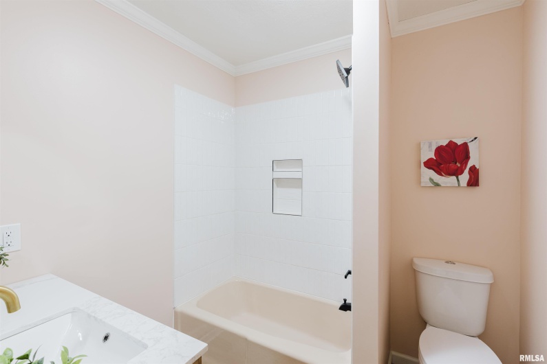 17666 Highway 37 Route, West Frankfort, Illinois 62896, 3 Bedrooms Bedrooms, 0 ,2 BathroomsBathrooms,Residential,For Sale,Highway 37,0,RMAPA1263704