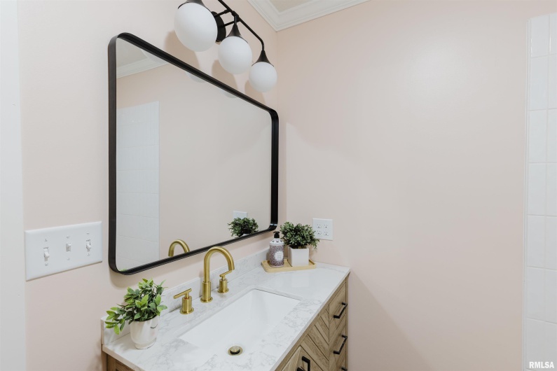 17666 Highway 37 Route, West Frankfort, Illinois 62896, 3 Bedrooms Bedrooms, 0 ,2 BathroomsBathrooms,Residential,For Sale,Highway 37,0,RMAPA1263704