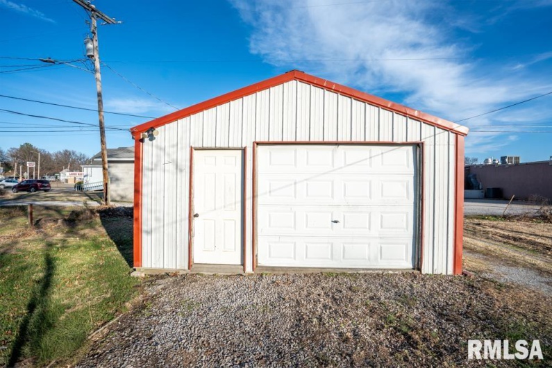 512 16TH Street, Herrin, Illinois 62948, 2 Bedrooms Bedrooms, 0 ,1 BathroomBathrooms,Residential,For Sale,16TH,0,RMAPA1263729