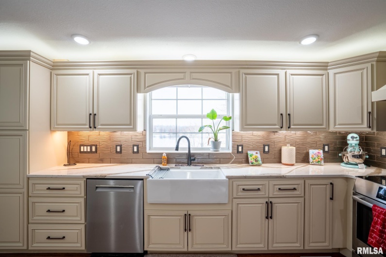 12451 Dahmer Way, Carterville, Illinois 62918, 5 Bedrooms Bedrooms, 0 ,3 BathroomsBathrooms,Residential,For Sale,Dahmer,0,RMAPA1263732