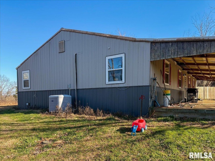 24 Fox Trott Lane, Golconda, Illinois 62938, 3 Bedrooms Bedrooms, 0 ,2 BathroomsBathrooms,Residential,For Sale,Fox Trott,0,RMAPA1263733