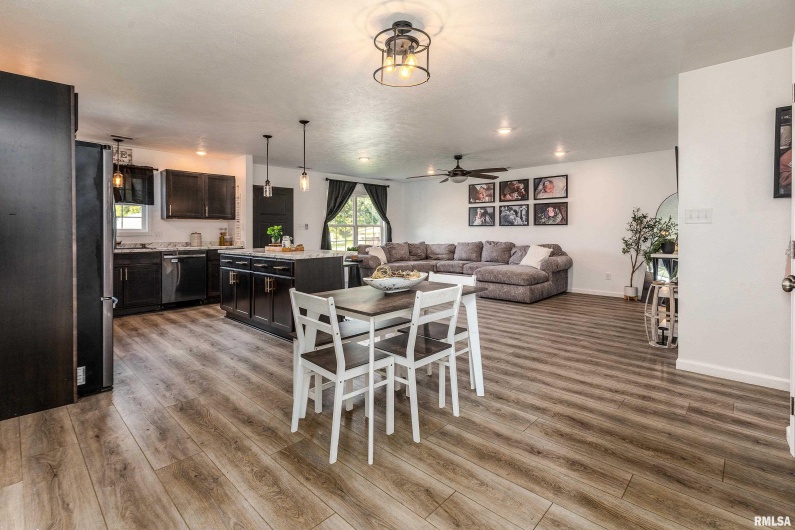 306 PENNSYLVANIA Avenue, Carterville, Illinois 62918, 3 Bedrooms Bedrooms, 0 ,2 BathroomsBathrooms,Residential,For Sale,PENNSYLVANIA,0,RMAPA1263741