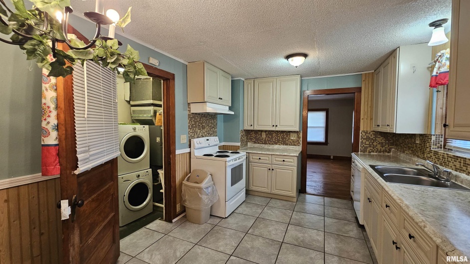 804 HARRISON Street, Herrin, Illinois 62948, 2 Bedrooms Bedrooms, 0 ,1 BathroomBathrooms,Residential,For Sale,HARRISON,0,RMAPA1263747