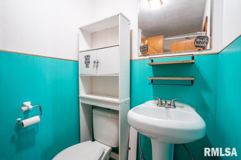 913 12TH Street, Herrin, Illinois 62948, 3 Bedrooms Bedrooms, 0 ,1 BathroomBathrooms,Residential,For Sale,12TH,0,RMAPA1263768