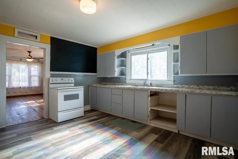 913 12TH Street, Herrin, Illinois 62948, 3 Bedrooms Bedrooms, 0 ,1 BathroomBathrooms,Residential,For Sale,12TH,0,RMAPA1263768