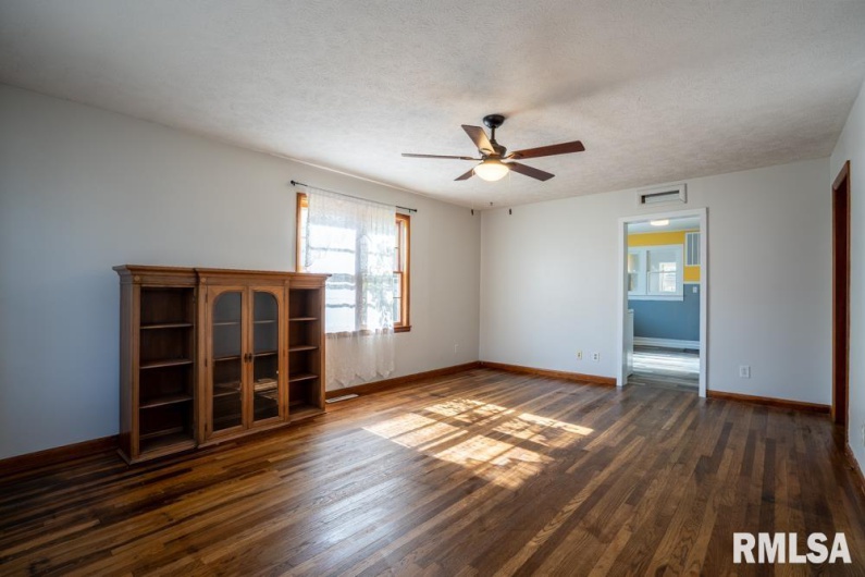 913 12TH Street, Herrin, Illinois 62948, 3 Bedrooms Bedrooms, 0 ,1 BathroomBathrooms,Residential,For Sale,12TH,0,RMAPA1263768