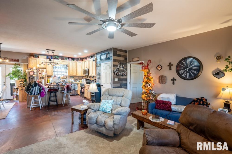 13261 CASEY Road, Marion, Illinois 62959, 3 Bedrooms Bedrooms, 0 ,2 BathroomsBathrooms,Residential,For Sale,CASEY,0,RMAPA1263769