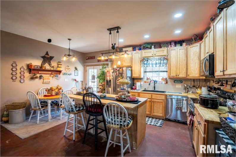 13261 CASEY Road, Marion, Illinois 62959, 3 Bedrooms Bedrooms, 0 ,2 BathroomsBathrooms,Residential,For Sale,CASEY,0,RMAPA1263769