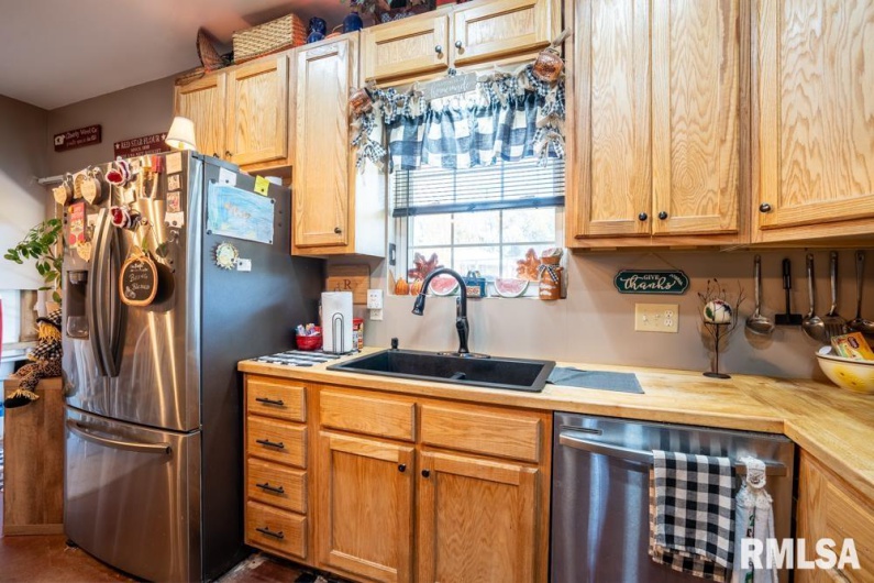 13261 CASEY Road, Marion, Illinois 62959, 3 Bedrooms Bedrooms, 0 ,2 BathroomsBathrooms,Residential,For Sale,CASEY,0,RMAPA1263769