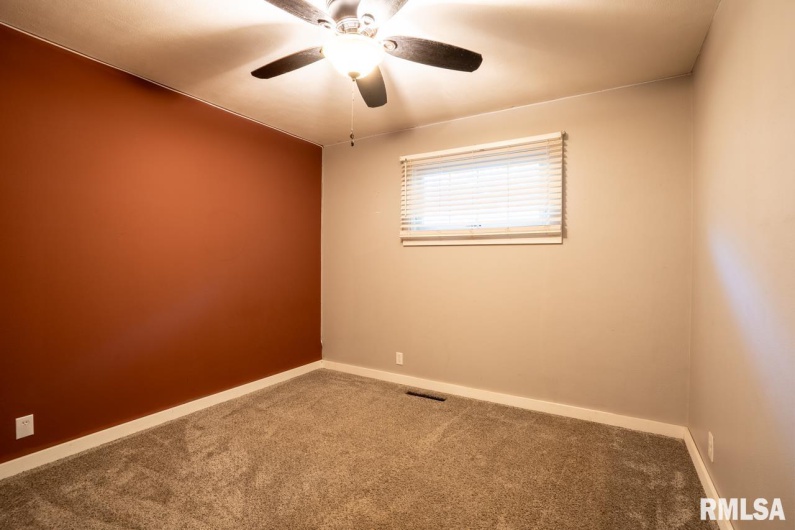 1104 POPLAR Street, Herrin, Illinois 62948, 3 Bedrooms Bedrooms, 0 ,1 BathroomBathrooms,Residential,For Sale,POPLAR,0,RMAPA1263795