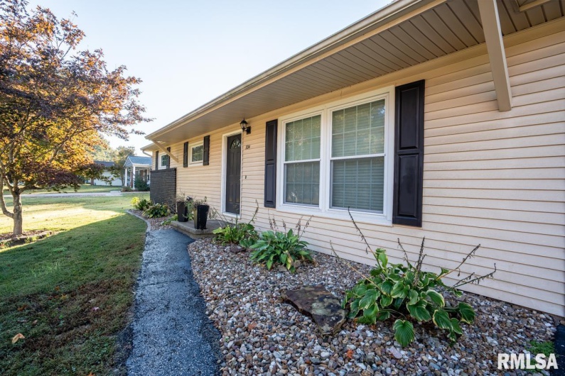 1104 POPLAR Street, Herrin, Illinois 62948, 3 Bedrooms Bedrooms, 0 ,1 BathroomBathrooms,Residential,For Sale,POPLAR,0,RMAPA1263795