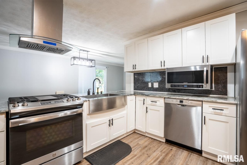 1104 POPLAR Street, Herrin, Illinois 62948, 3 Bedrooms Bedrooms, 0 ,1 BathroomBathrooms,Residential,For Sale,POPLAR,0,RMAPA1263795