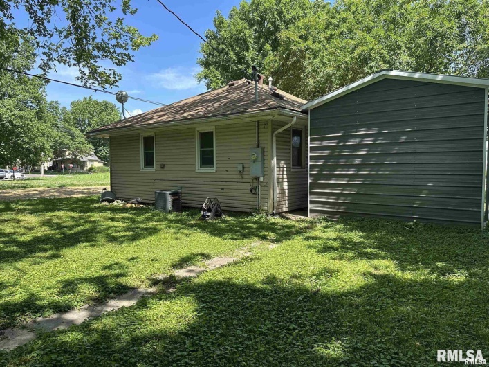 525 NORTH Street, Murphysboro, Illinois 62966, 2 Bedrooms Bedrooms, 0 ,1 BathroomBathrooms,Residential,For Sale,NORTH,0,RMAPA1263889