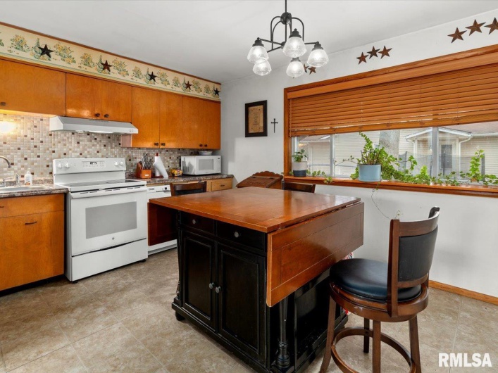 520 6TH Street, Herrin, Illinois 62948, 3 Bedrooms Bedrooms, 0 ,1 BathroomBathrooms,Residential,For Sale,6TH,0,RMAPA1263321