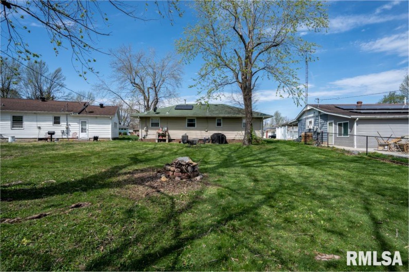 116 CIRCLE Drive, Herrin, Illinois 62948, 3 Bedrooms Bedrooms, 0 ,1 BathroomBathrooms,Residential,For Sale,CIRCLE,0,RMAPA1263904