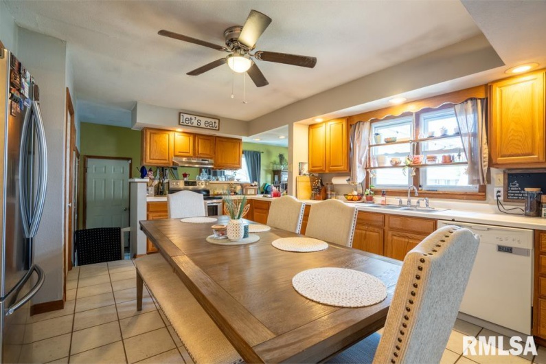 116 CIRCLE Drive, Herrin, Illinois 62948, 3 Bedrooms Bedrooms, 0 ,1 BathroomBathrooms,Residential,For Sale,CIRCLE,0,RMAPA1263904