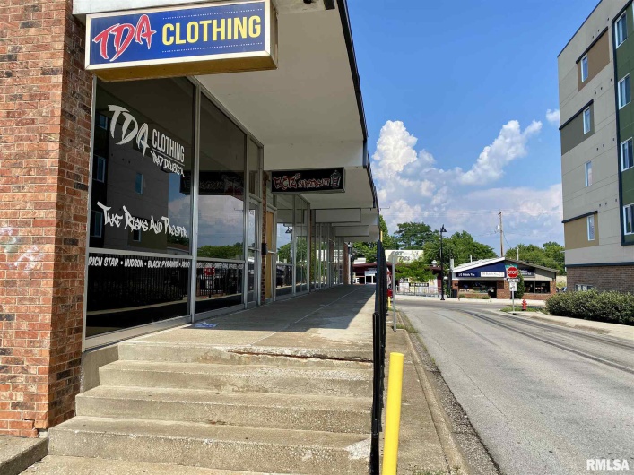 608-610 ILLINOIS Avenue, Carbondale, Illinois 62901, 0 , 0 ,0,Commercial Sale,For Sale,ILLINOIS,0,RMAEB435140