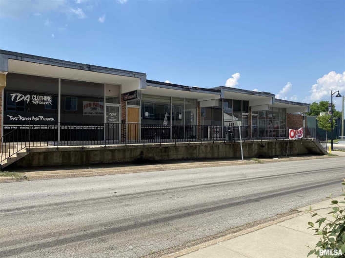 608-610 ILLINOIS Avenue, Carbondale, Illinois 62901, 0 , 0 ,0,Commercial Sale,For Sale,ILLINOIS,0,RMAEB435140