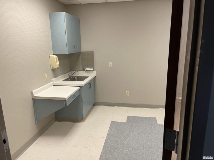 324 4TH Street, Marion, Illinois 62959, 0 , 0 ,0,Commercial Sale,For Sale,4TH,0,RMAEB443993