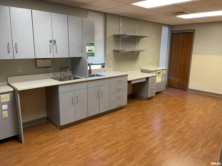 324 4TH Street, Marion, Illinois 62959, 0 , 0 ,0,Commercial Sale,For Sale,4TH,0,RMAEB443993