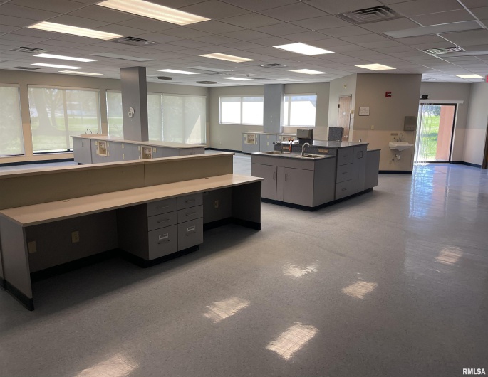 324 4TH Street, Marion, Illinois 62959, 0 , 0 ,0,Commercial Sale,For Sale,4TH,0,RMAEB443993