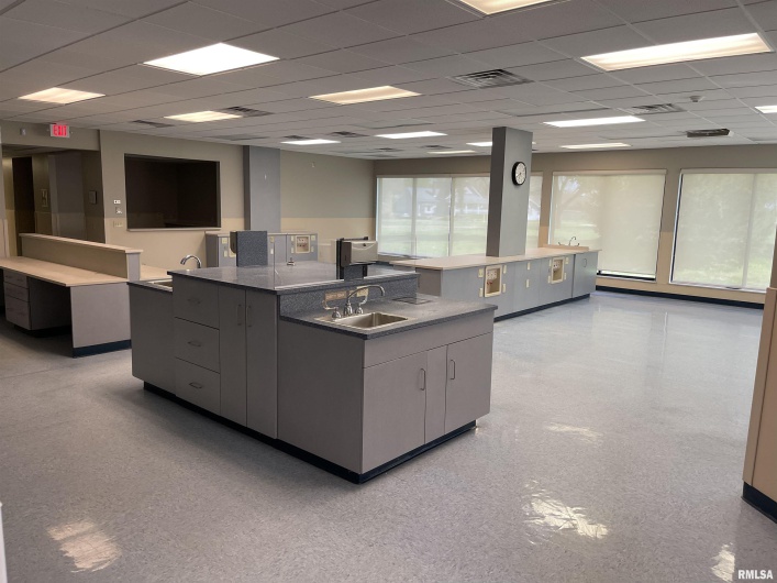 324 4TH Street, Marion, Illinois 62959, 0 , 0 ,0,Commercial Sale,For Sale,4TH,0,RMAEB443993