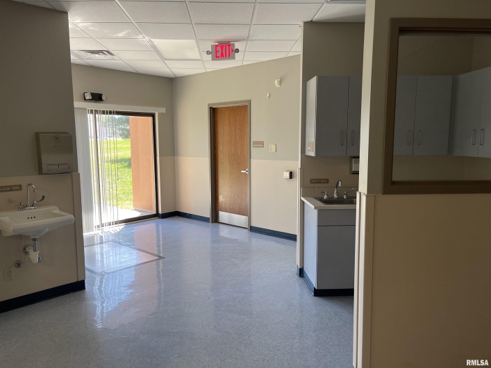 324 4TH Street, Marion, Illinois 62959, 0 , 0 ,0,Commercial Sale,For Sale,4TH,0,RMAEB443993